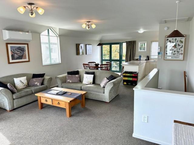 Les Troupes Apartments Akaroa Εξωτερικό φωτογραφία